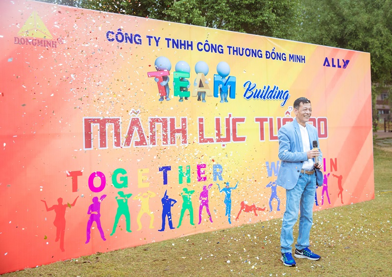 Tổng giám đốc Nguyễn Mạnh Cường xúc động phát biểu trong lễ kỉ niệm 20 năm thành lập Công ty