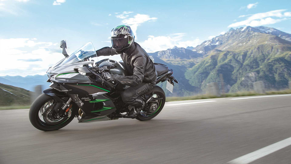 Kawasaki Ninja H2 SX SE+ 2019 hiện đại hơn, giá từ 25.000 USD