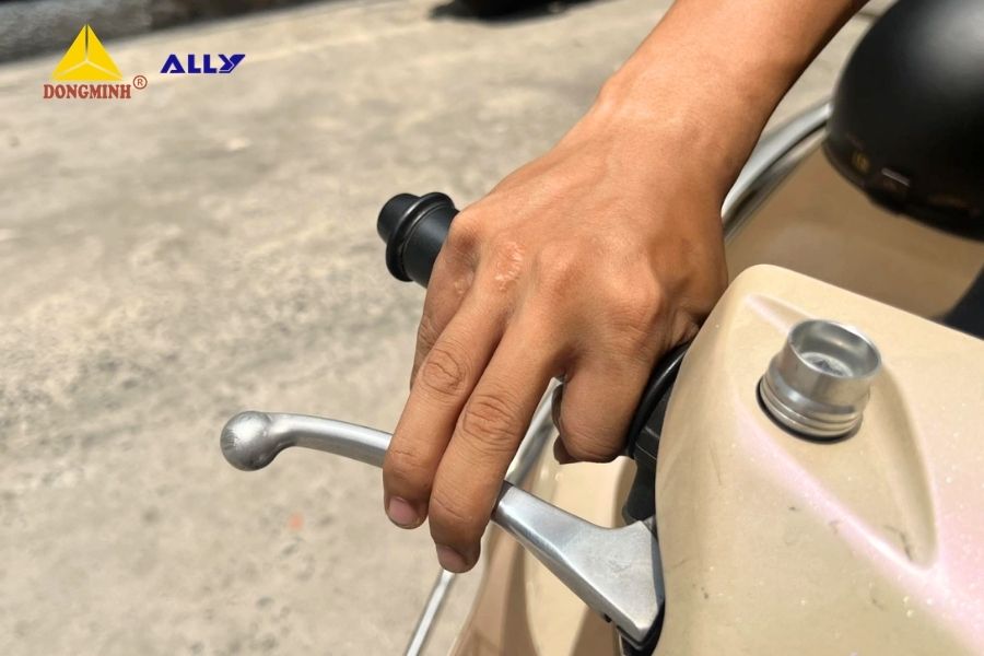 Kỹ Thuật Phanh Xe Máy Đúng Cách Khi Tham Gia Giao Thông