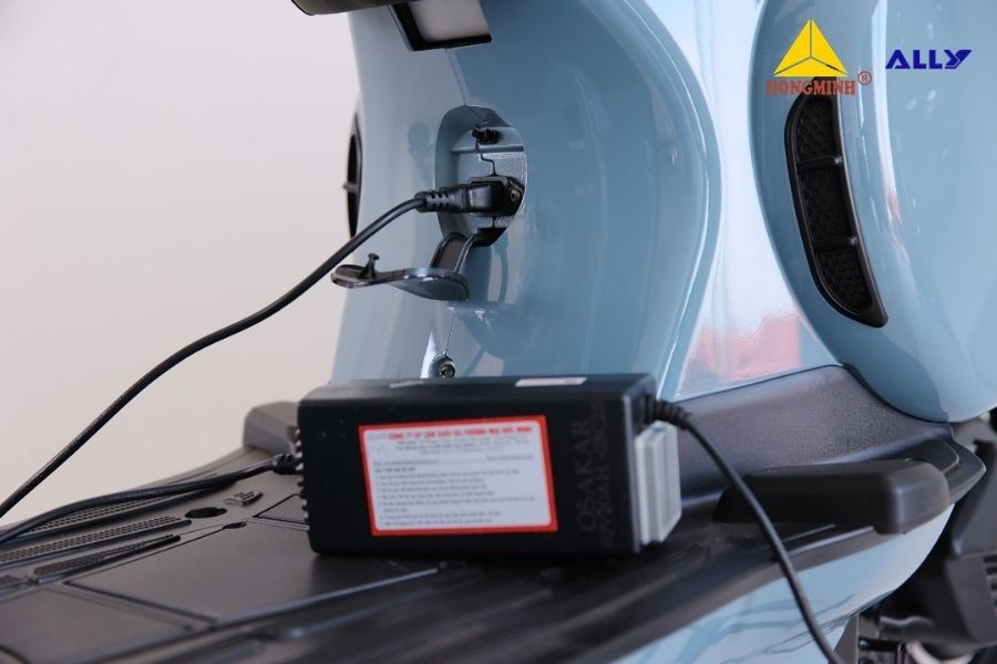 Ắc Quy Xe Điện Bị Nóng Khi Sạc: Nguyên Nhân và Cách Khắc Phục