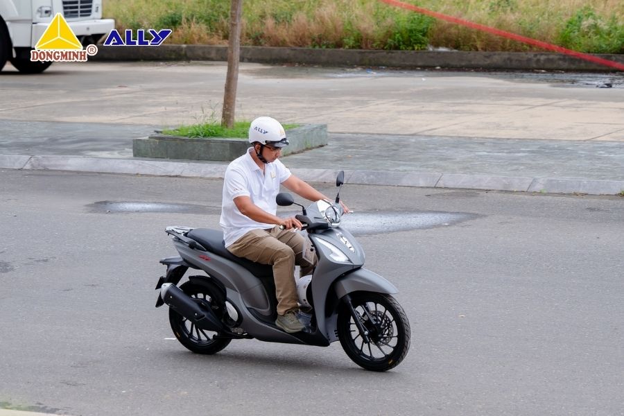 [Giải đáp] Xe Máy 50cc Có Đi Xa Được Không?