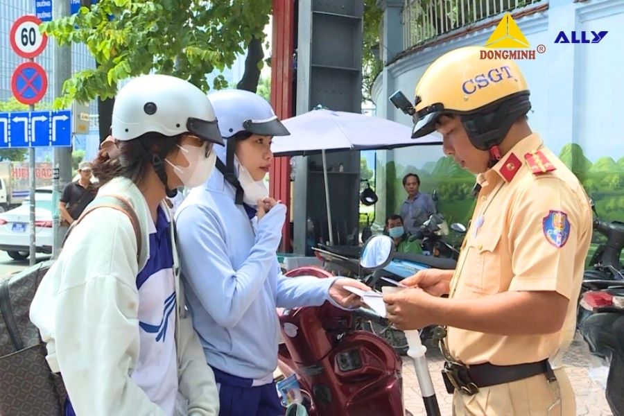 Các Quy Định Khi Sử Dụng Xe Máy 50cc Bạn Nhất Định Phải Biết